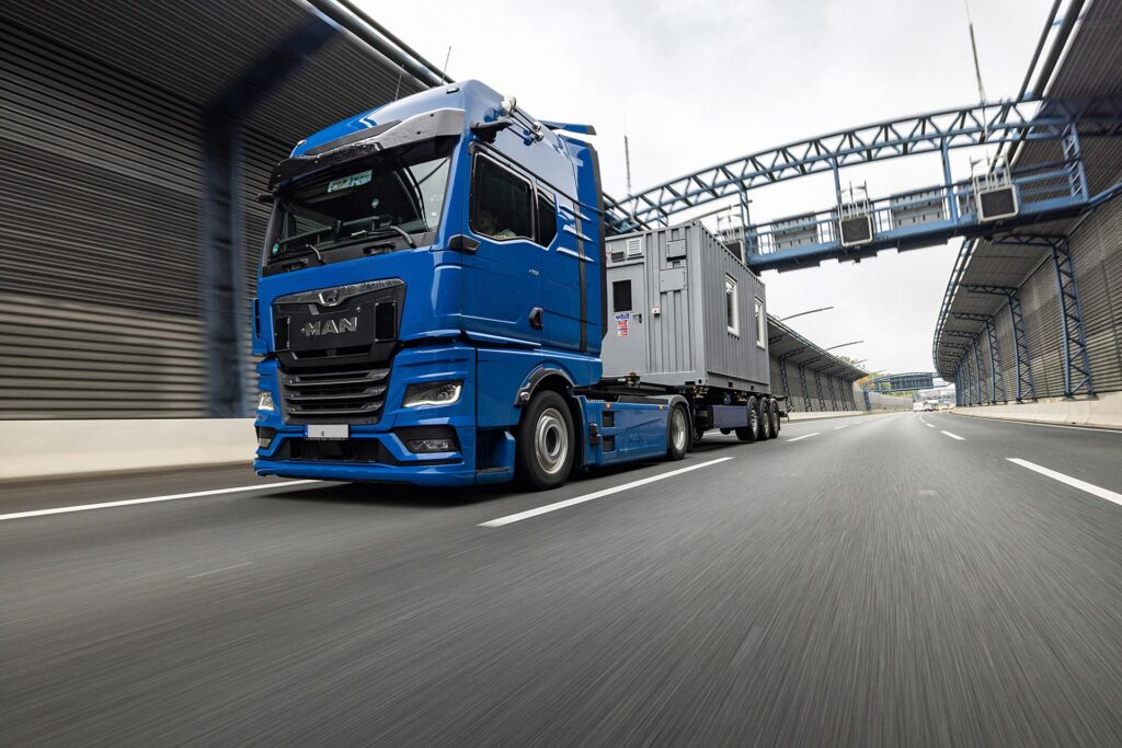 Verladung und Transport eines CONRO Containers per LKW für die termingerechte Auslieferung im Raum Bremen und deutschlandweit