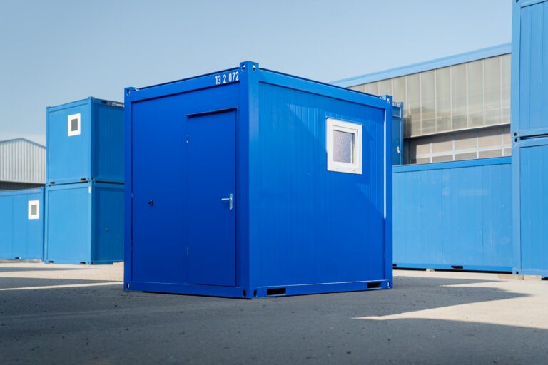 10' Sanitärcontainer gebraucht Außenansicht Sanitärfenster Eingangstür